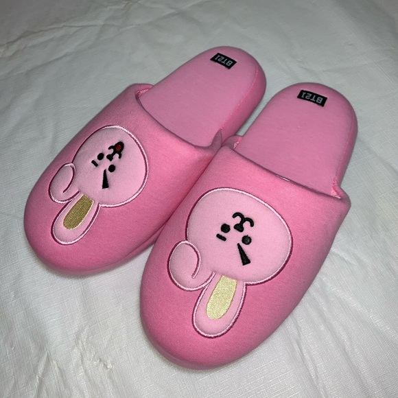 Official BT21 X Home Plus Applique indoor Slipper - Picture 7 of 9